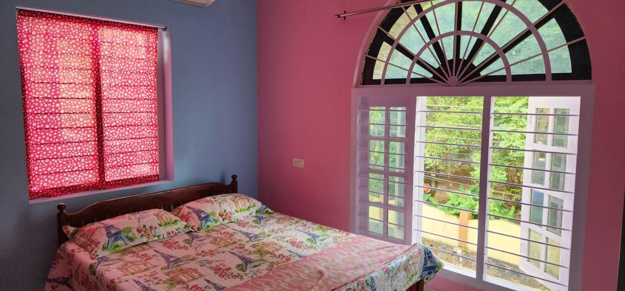 Jj'S White House Hotel Thrissur ภายนอก รูปภาพ
